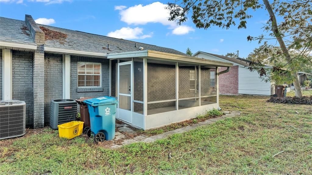 For Sale: $149,000 (2 beds, 2 baths, 858 Square Feet)