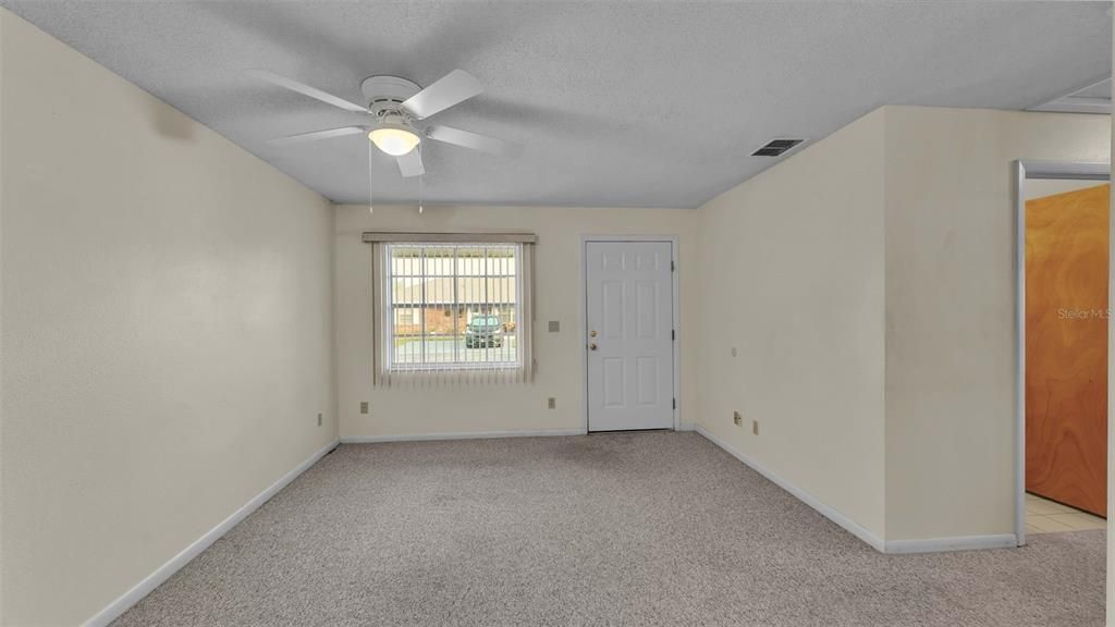 For Sale: $149,000 (2 beds, 2 baths, 858 Square Feet)