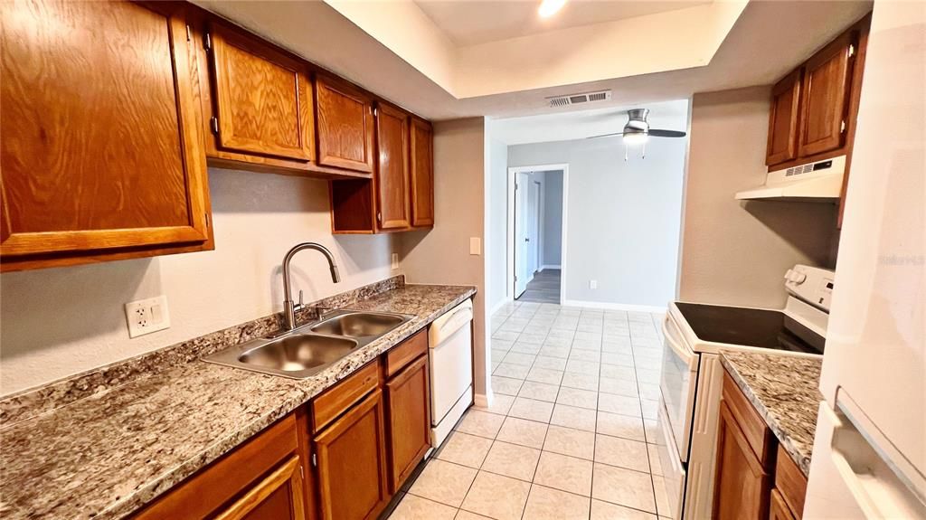 For Rent: $1,800 (3 beds, 2 baths, 1140 Square Feet)