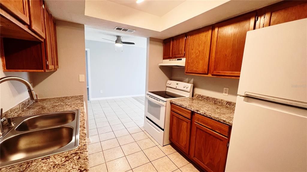 For Rent: $1,800 (3 beds, 2 baths, 1140 Square Feet)