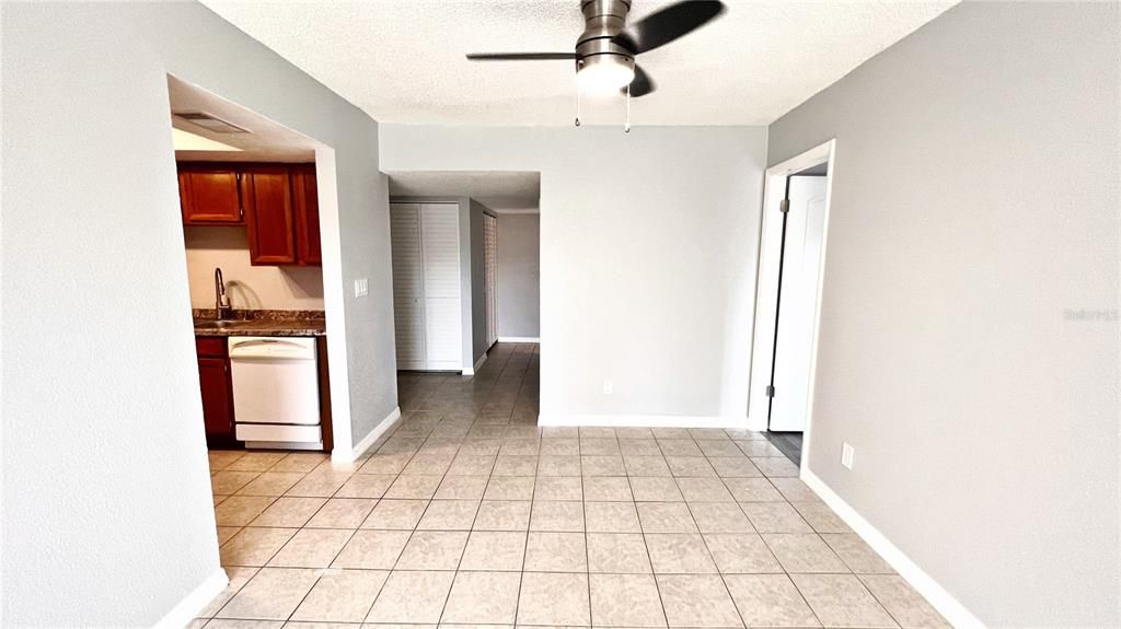 For Rent: $1,800 (3 beds, 2 baths, 1140 Square Feet)