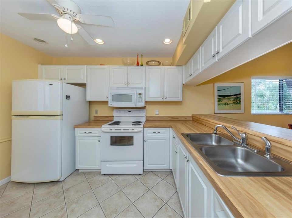 For Sale: $214,000 (2 beds, 2 baths, 1105 Square Feet)