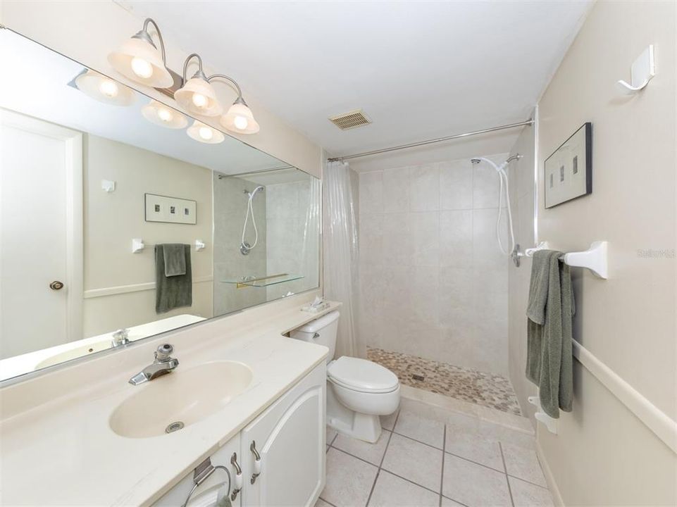 For Sale: $214,000 (2 beds, 2 baths, 1105 Square Feet)