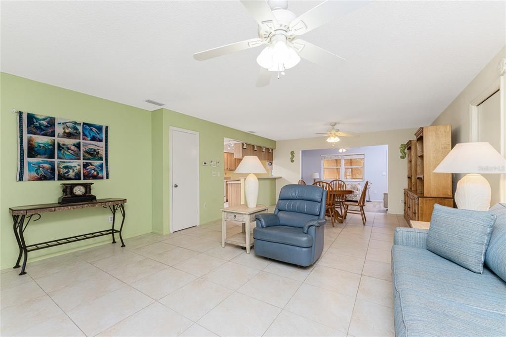 For Sale: $289,000 (2 beds, 2 baths, 1527 Square Feet)