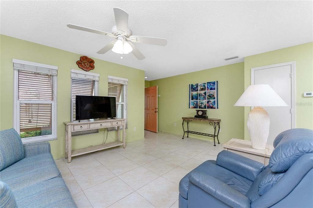 For Sale: $289,000 (2 beds, 2 baths, 1527 Square Feet)