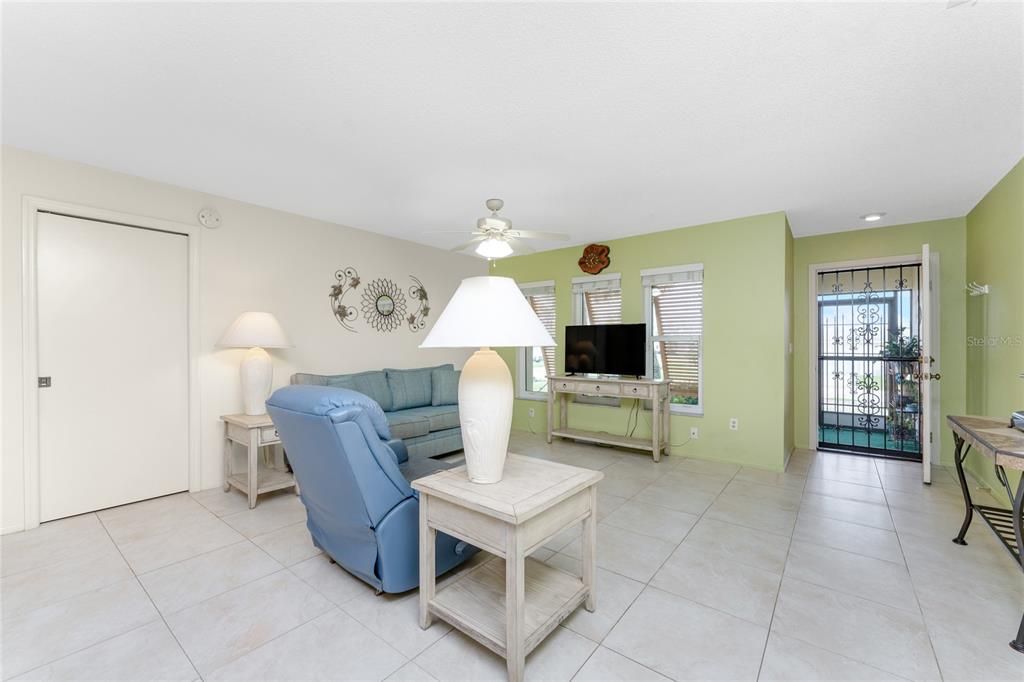 For Sale: $289,000 (2 beds, 2 baths, 1527 Square Feet)