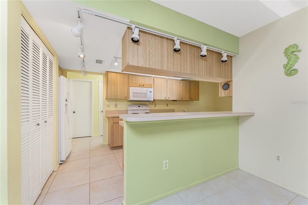 For Sale: $289,000 (2 beds, 2 baths, 1527 Square Feet)