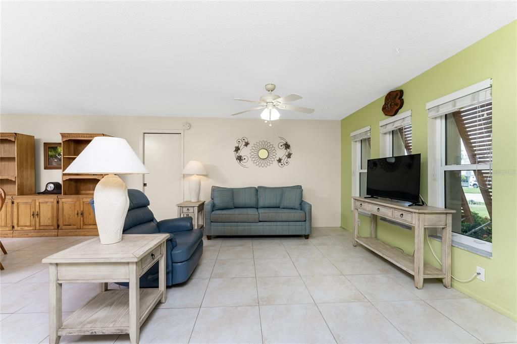 For Sale: $289,000 (2 beds, 2 baths, 1527 Square Feet)