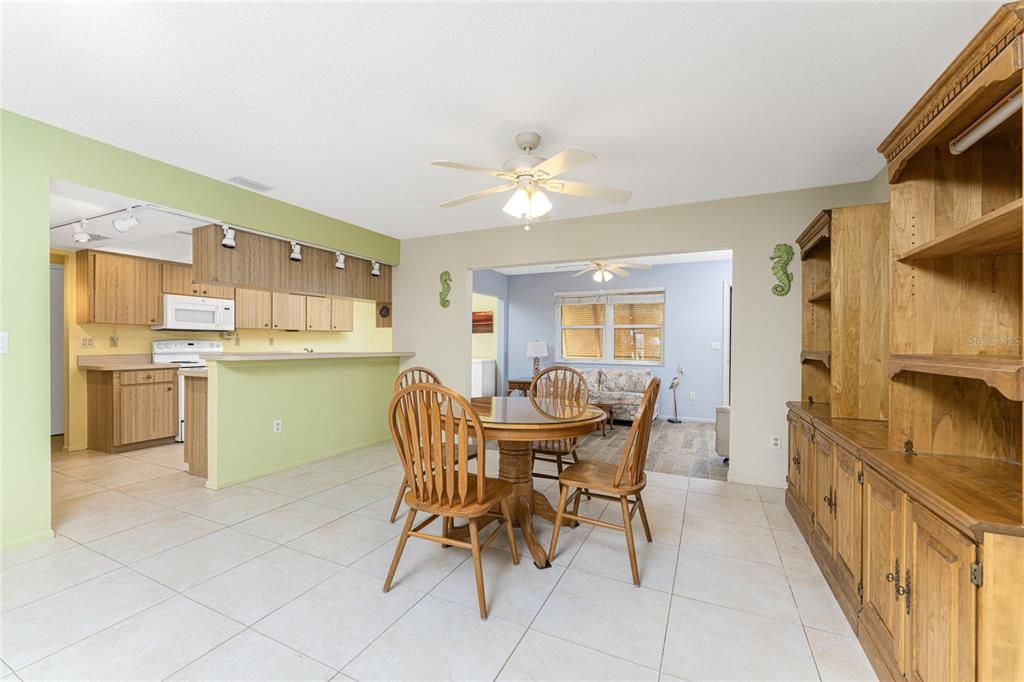 For Sale: $289,000 (2 beds, 2 baths, 1527 Square Feet)