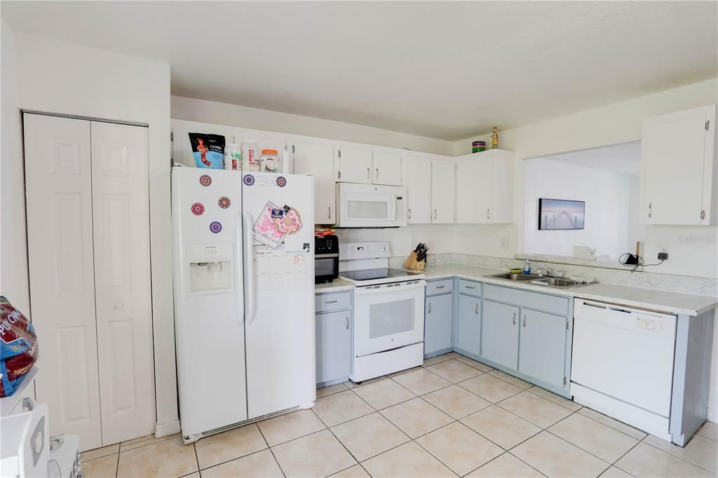 For Rent: $1,695 (2 beds, 2 baths, 934 Square Feet)