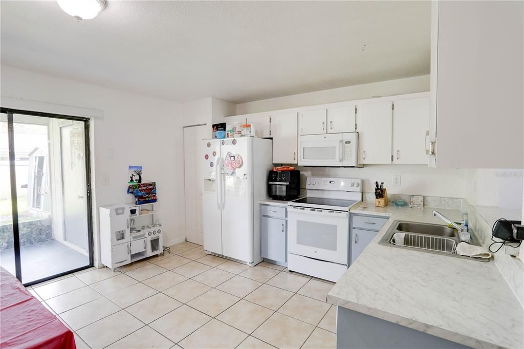 For Rent: $1,695 (2 beds, 2 baths, 934 Square Feet)