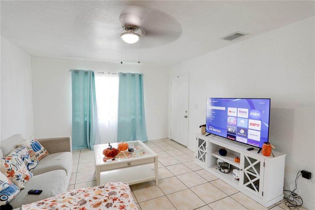 For Rent: $1,695 (2 beds, 2 baths, 934 Square Feet)