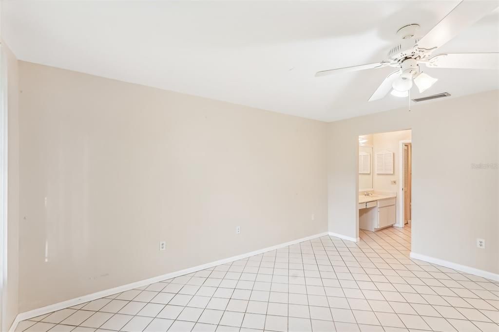 For Sale: $275,000 (2 beds, 2 baths, 1352 Square Feet)