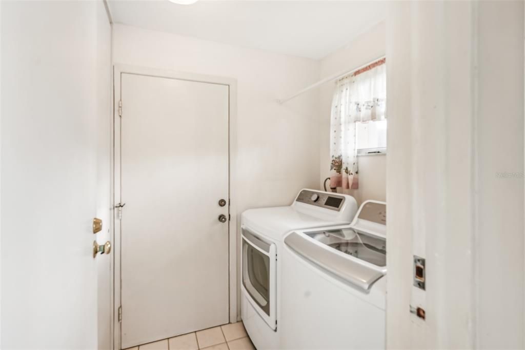 For Sale: $275,000 (2 beds, 2 baths, 1352 Square Feet)