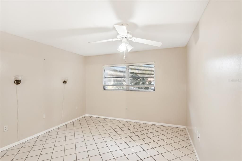 For Sale: $275,000 (2 beds, 2 baths, 1352 Square Feet)