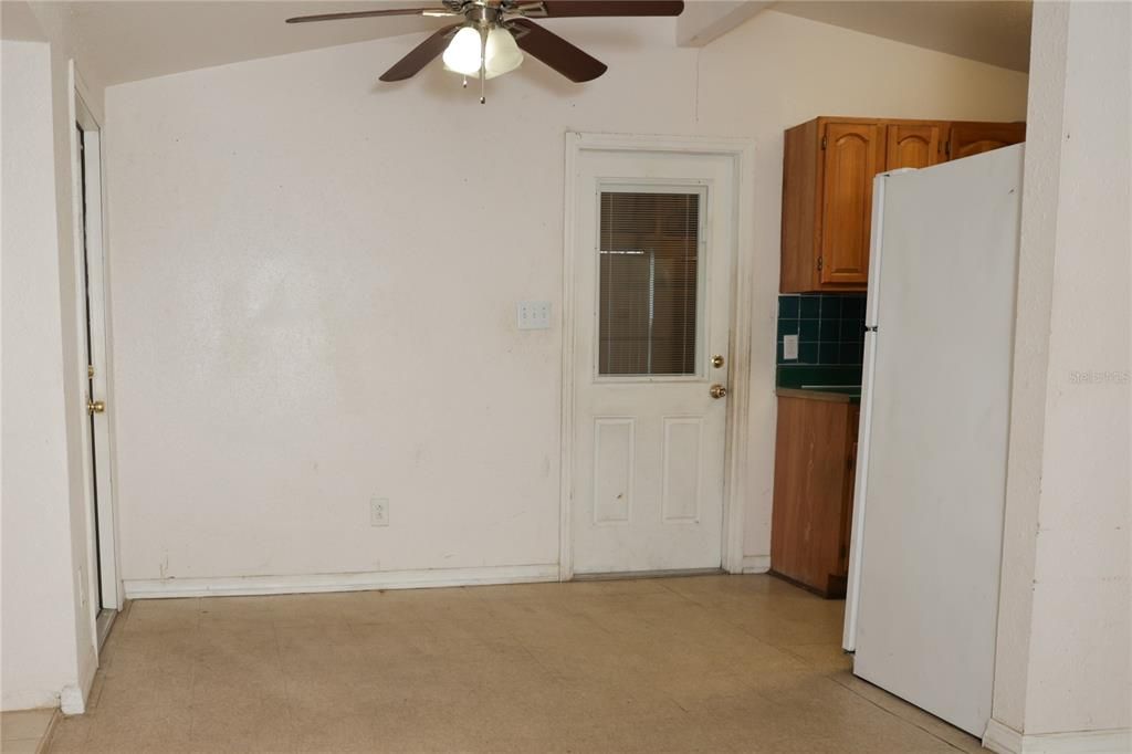 For Sale: $245,000 (3 beds, 1 baths, 1132 Square Feet)