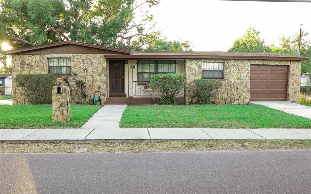 For Sale: $245,000 (3 beds, 1 baths, 1132 Square Feet)