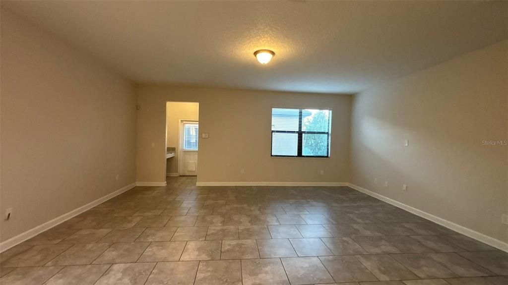 For Rent: $3,045 (3 beds, 2 baths, 2199 Square Feet)