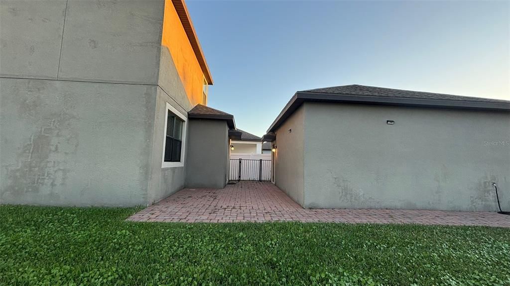 For Rent: $3,045 (3 beds, 2 baths, 2199 Square Feet)