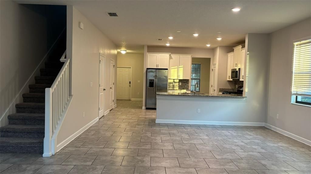 For Rent: $3,045 (3 beds, 2 baths, 2199 Square Feet)