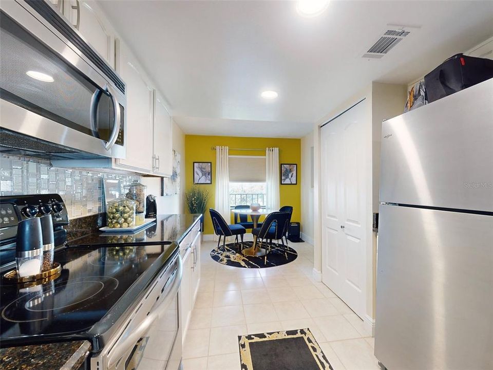 For Sale: $329,000 (2 beds, 2 baths, 1352 Square Feet)