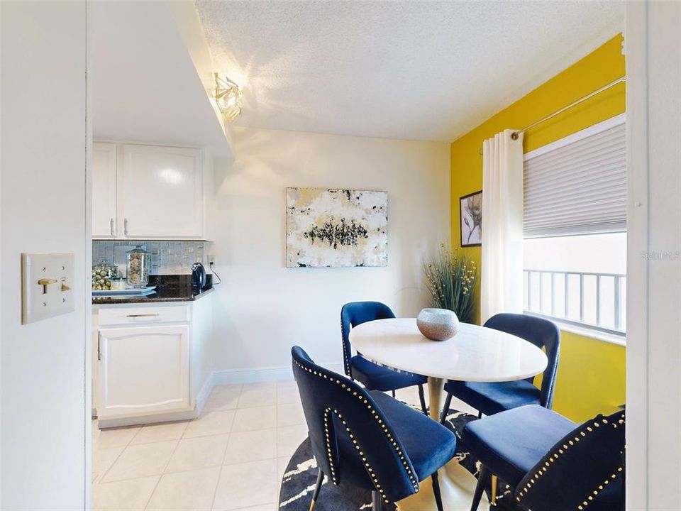 For Sale: $329,000 (2 beds, 2 baths, 1352 Square Feet)