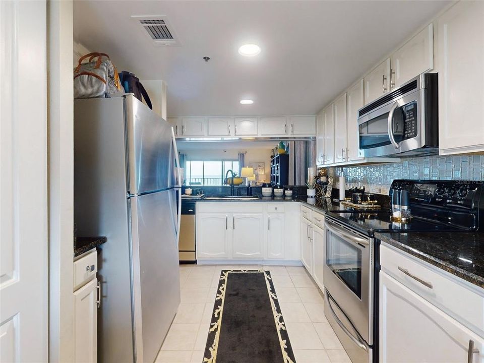 For Sale: $329,000 (2 beds, 2 baths, 1352 Square Feet)