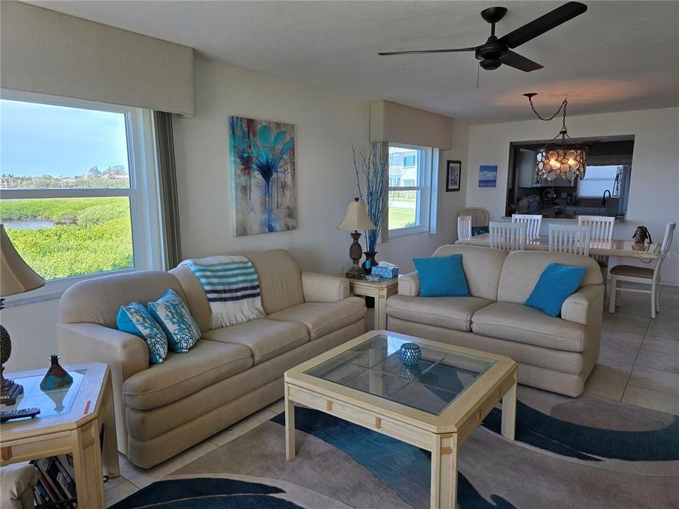 Active With Contract: $429,900 (2 beds, 2 baths, 1518 Square Feet)