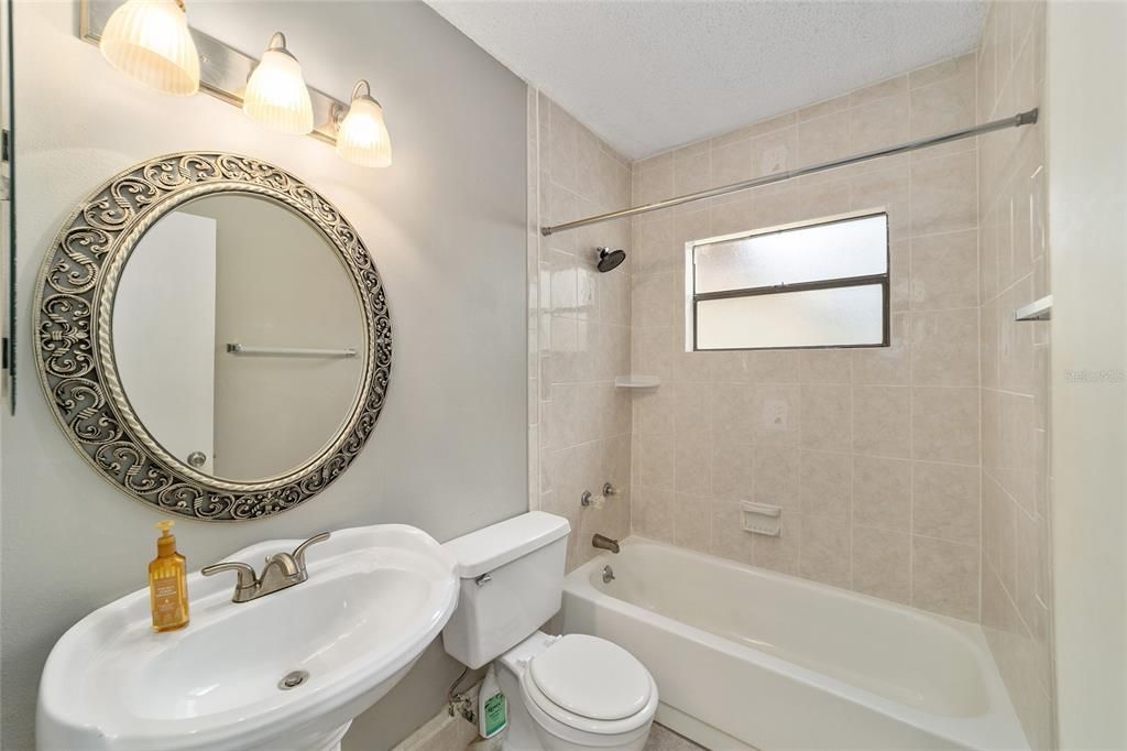 Hall/Guest bathroom