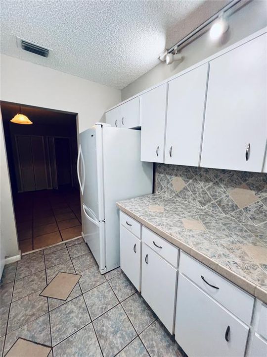 For Sale: $149,500 (2 beds, 2 baths, 1036 Square Feet)