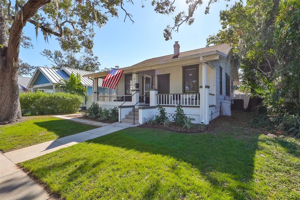 For Sale: $825,000 (4 beds, 1 baths, 1308 Square Feet)