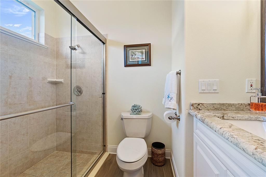 Ensuite Bathroom w/Walk-in Tile Shower