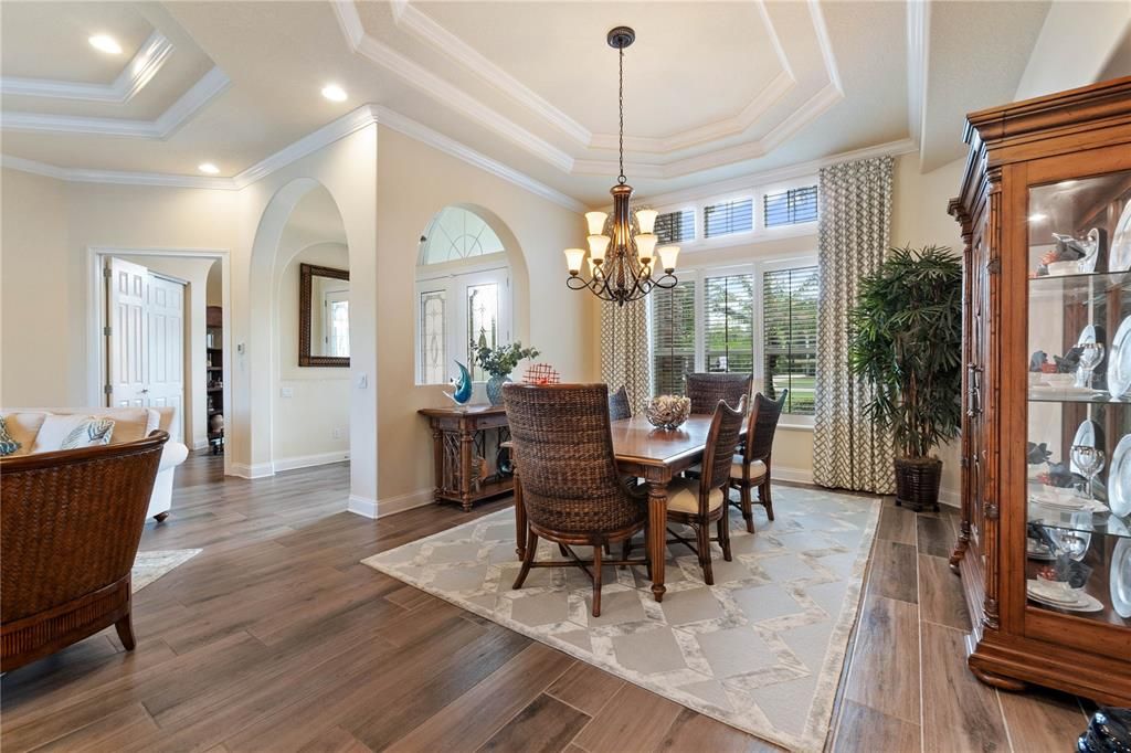 Dining Room w/Tray Ceiling