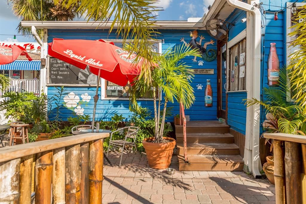 Lots of fun places to see in Siesta Key Village