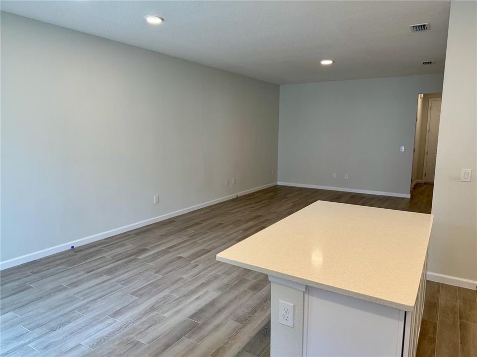 For Rent: $2,600 (3 beds, 2 baths, 1672 Square Feet)