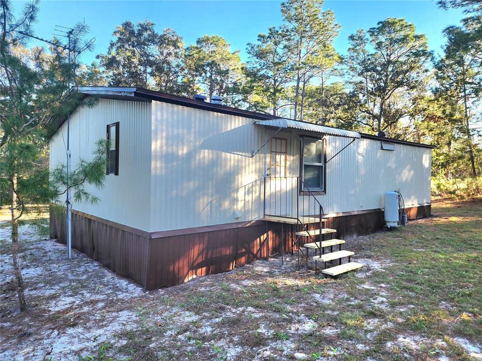 For Sale: $149,999 (3 beds, 2 baths, 1100 Square Feet)