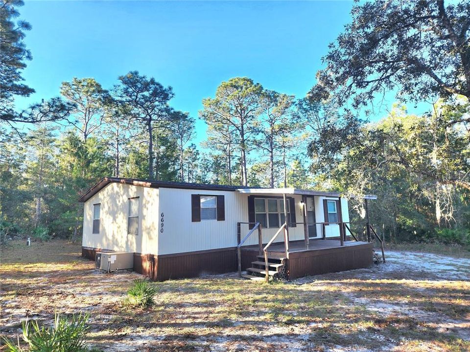 For Sale: $149,999 (3 beds, 2 baths, 1100 Square Feet)