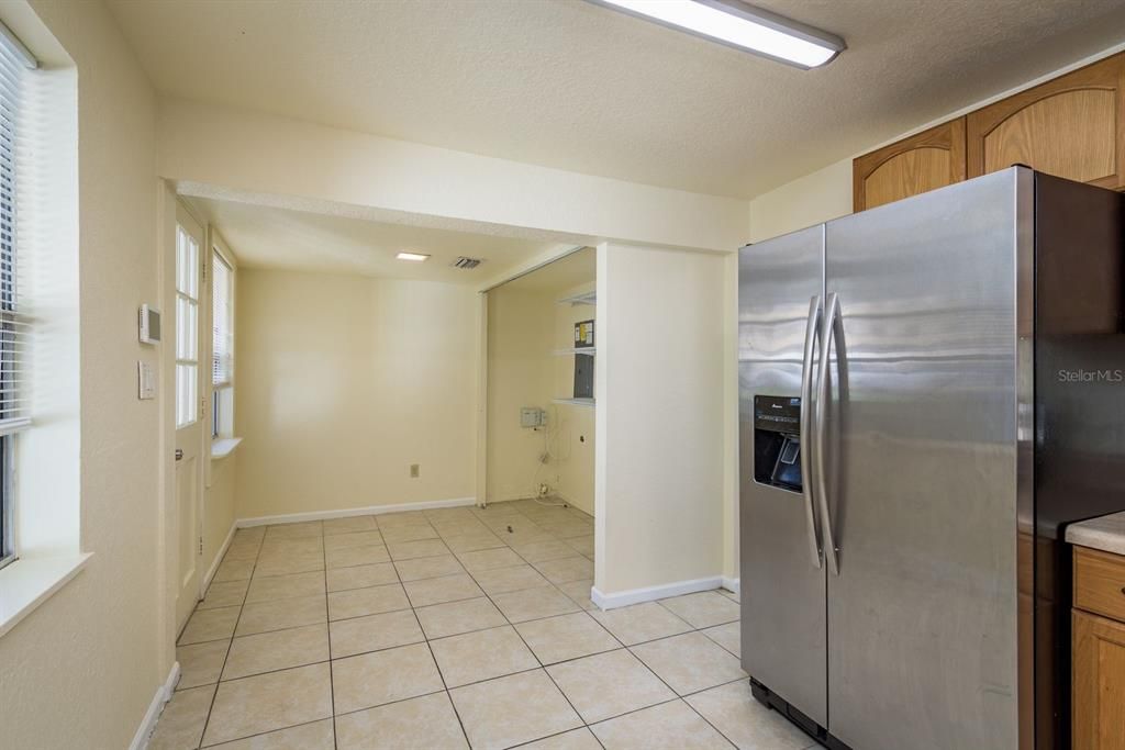 For Rent: $2,400 (3 beds, 2 baths, 1824 Square Feet)