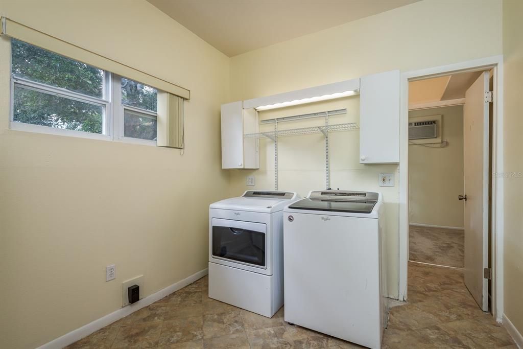 For Rent: $2,400 (3 beds, 2 baths, 1824 Square Feet)