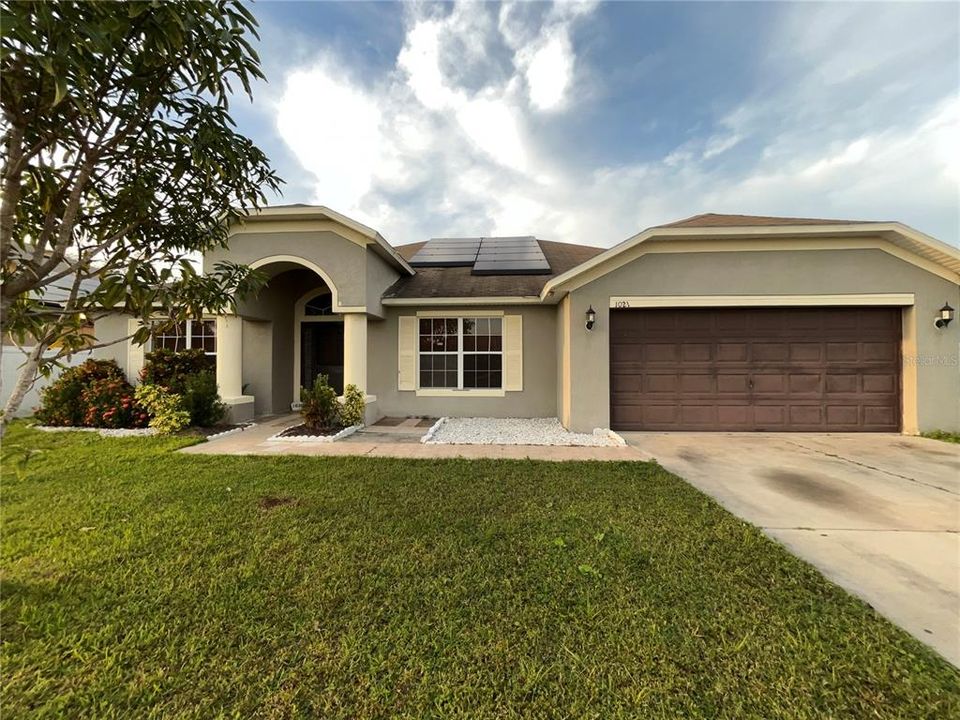 For Sale: $342,999 (4 beds, 2 baths, 2204 Square Feet)