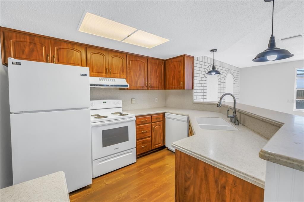 For Sale: $325,000 (2 beds, 2 baths, 1497 Square Feet)