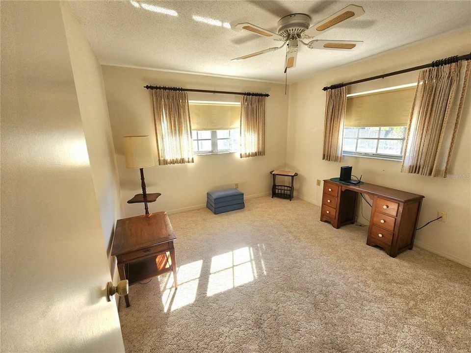 For Sale: $198,500 (2 beds, 2 baths, 1000 Square Feet)