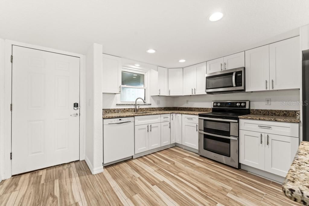 For Sale: $449,900 (2 beds, 2 baths, 1280 Square Feet)