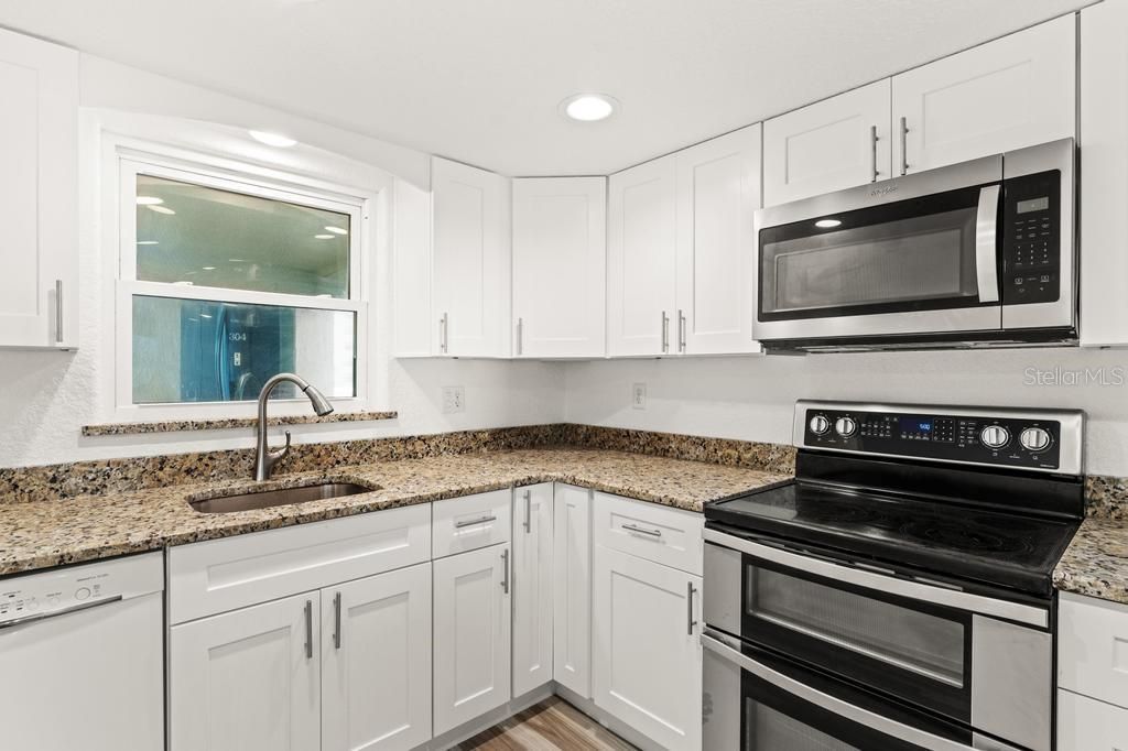 For Sale: $449,900 (2 beds, 2 baths, 1280 Square Feet)