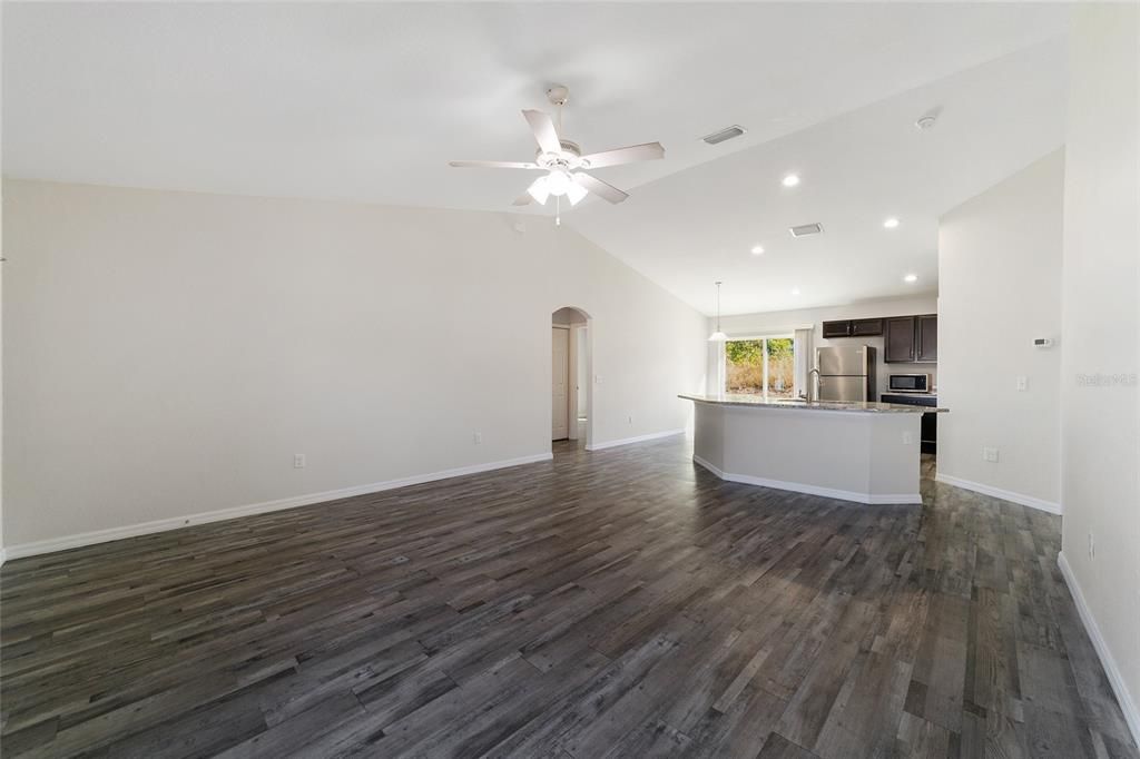 For Sale: $249,900 (3 beds, 2 baths, 1224 Square Feet)