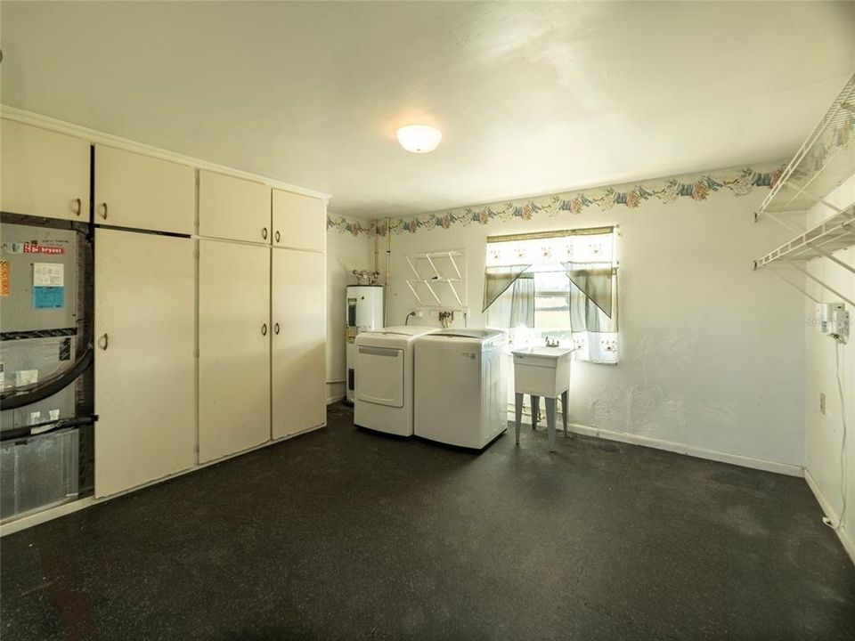 For Sale: $285,000 (2 beds, 2 baths, 1858 Square Feet)