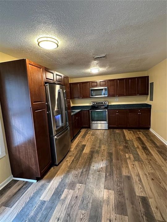 For Rent: $1,600 (2 beds, 1 baths, 750 Square Feet)