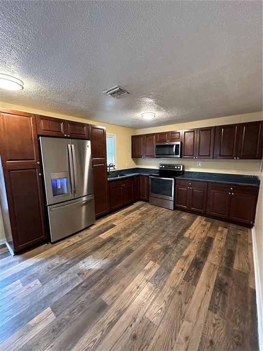 For Rent: $1,600 (2 beds, 1 baths, 750 Square Feet)