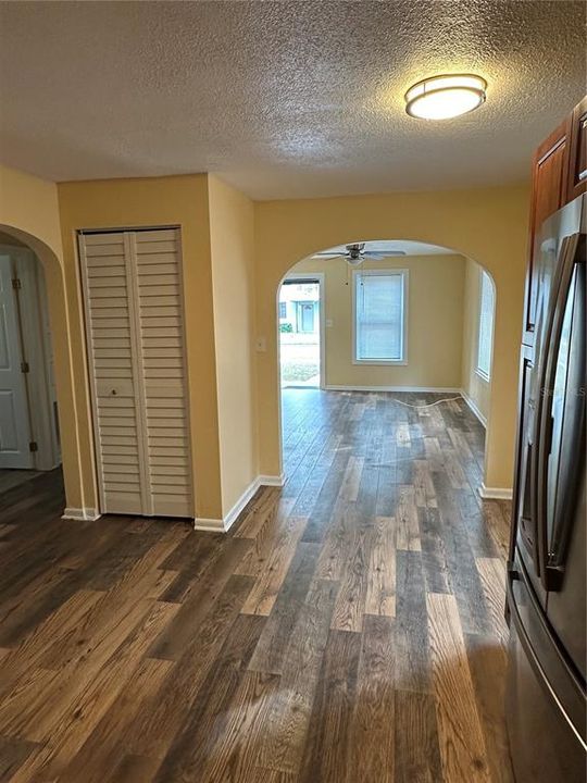 For Rent: $1,600 (2 beds, 1 baths, 750 Square Feet)