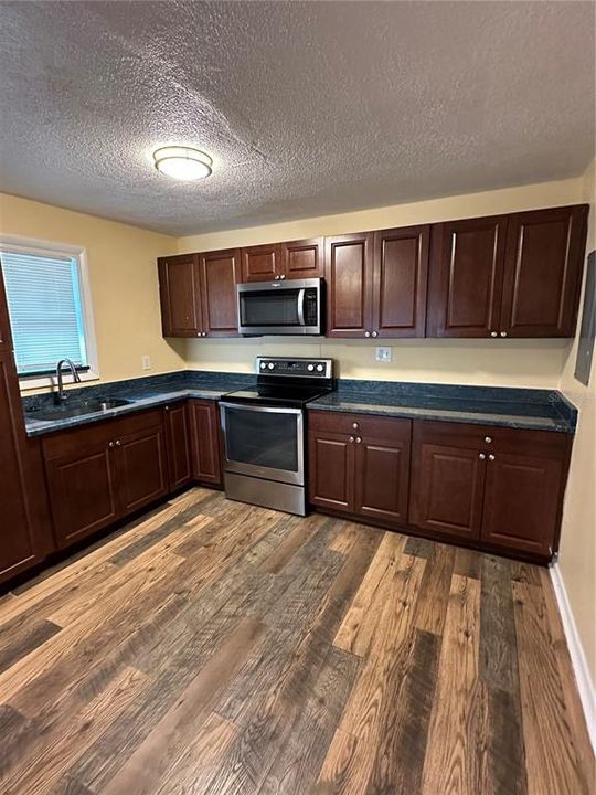 For Rent: $1,600 (2 beds, 1 baths, 750 Square Feet)